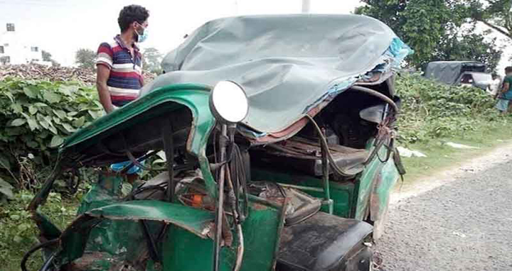 5 killed as truck hits auto-rickshaw in Sherpur