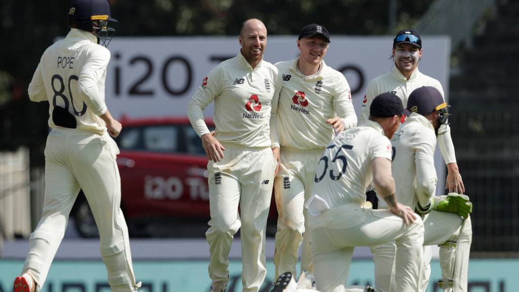 England dismiss India for 329 in second Test