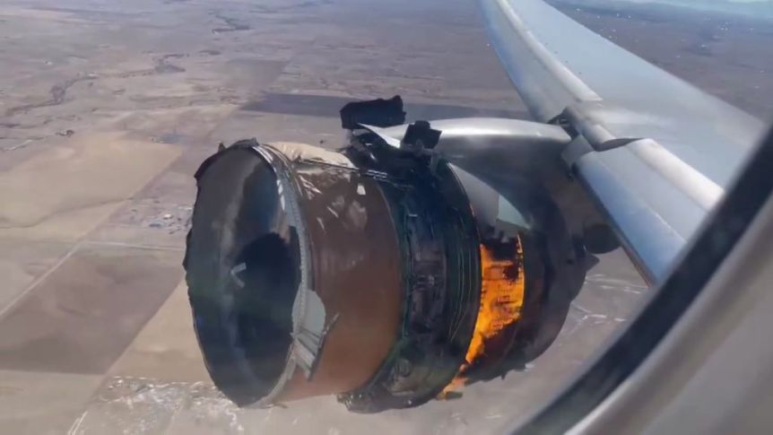 United flight suffers engine failure, scatters debris over US city (Video)