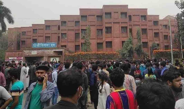 Tensions mount at JU, demo continues defying authorities’ order