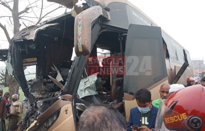 7 killed as two buses collide in Sylhet