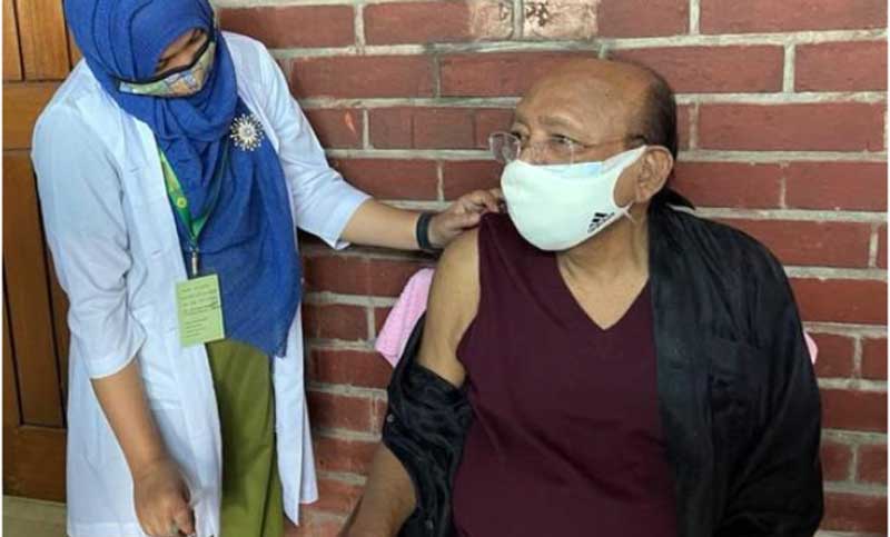 Tofail Ahmed receives Covid-19 vaccine

