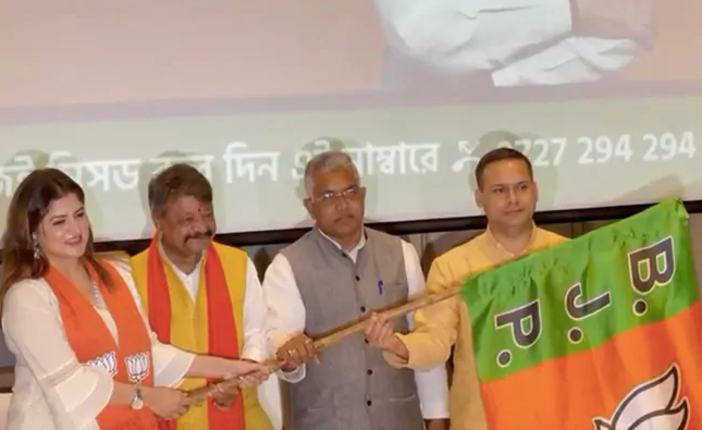Actress Srabanti Chatterjee joins BJP before elections