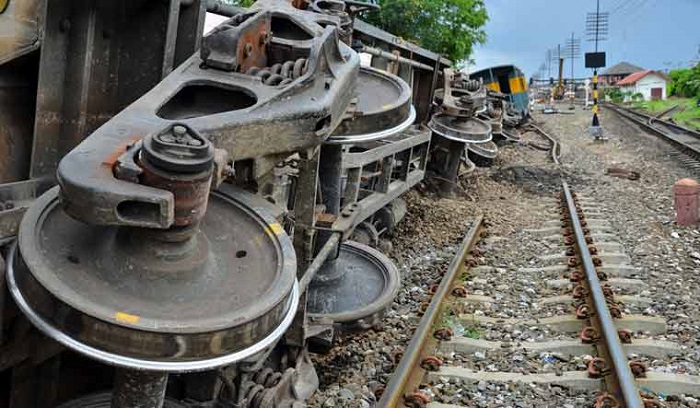 Train-trolley collision snaps rail communication in Kushtia