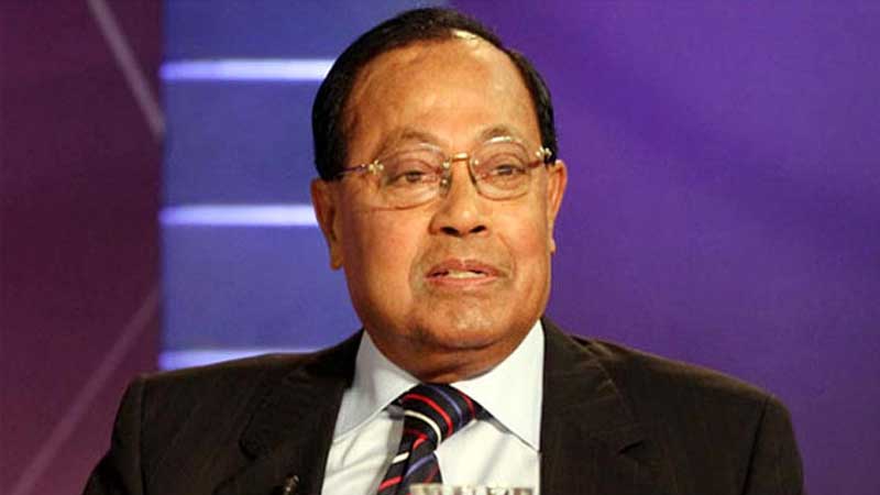 People pay tribute to Moudud Ahmed at Shaheed Minar