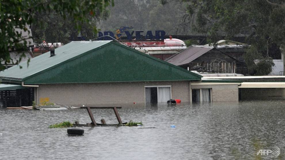 Australia floods hit new areas as disaster worsens