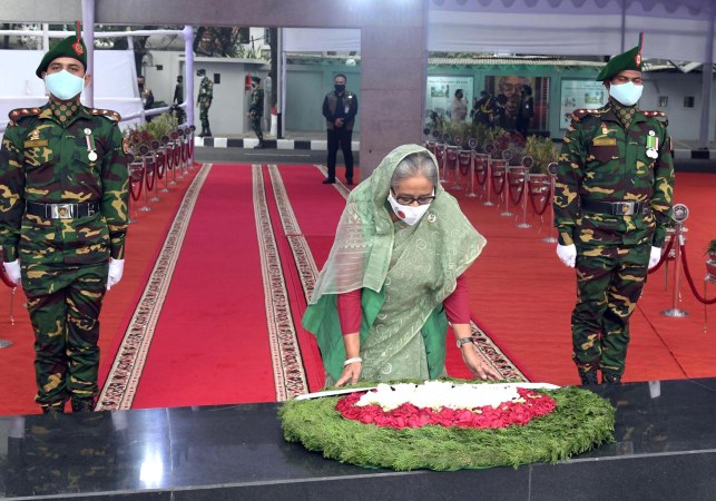 PM pays homage to Bangabandhu at Dhanmondi