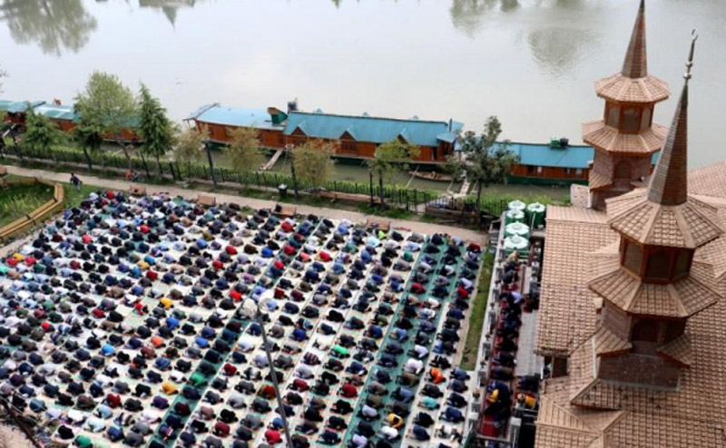 Jammu and Kashmir: Ramadhan begins with religious fervour
