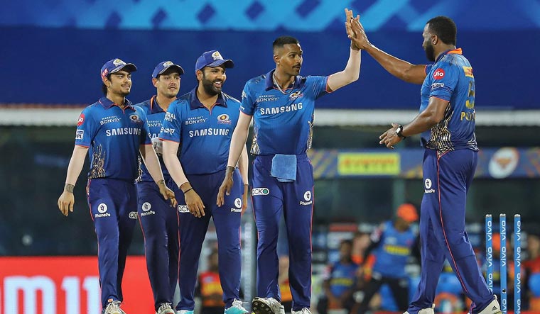 Mumbai Indians condemn Warner's Hyderabad to third straight defeat