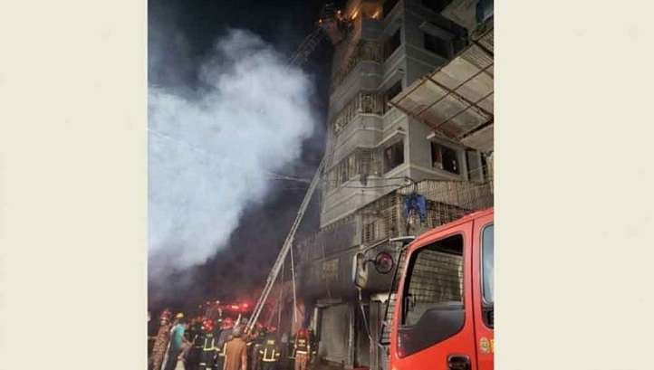 4 killed, 35 injured in Armanitola chemical warehouse fire