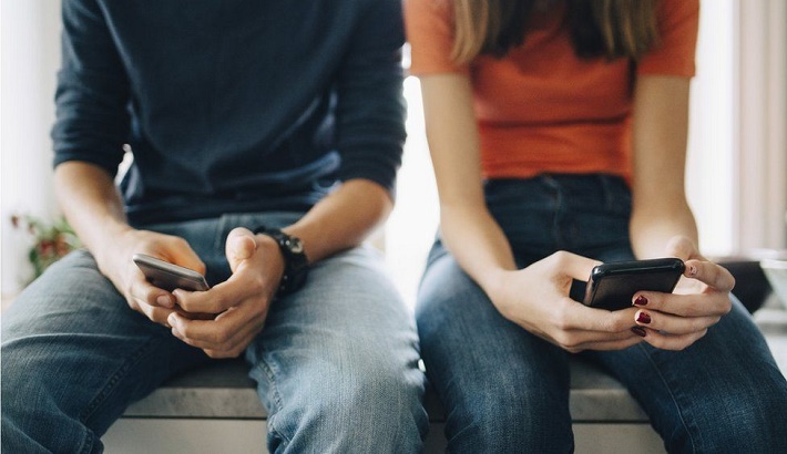 Teens, tech and mental health: Oxford study finds no link