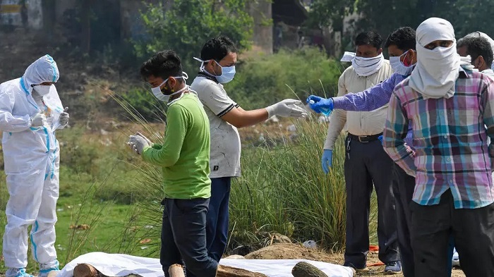 India hits 4,000 virus deaths in a day