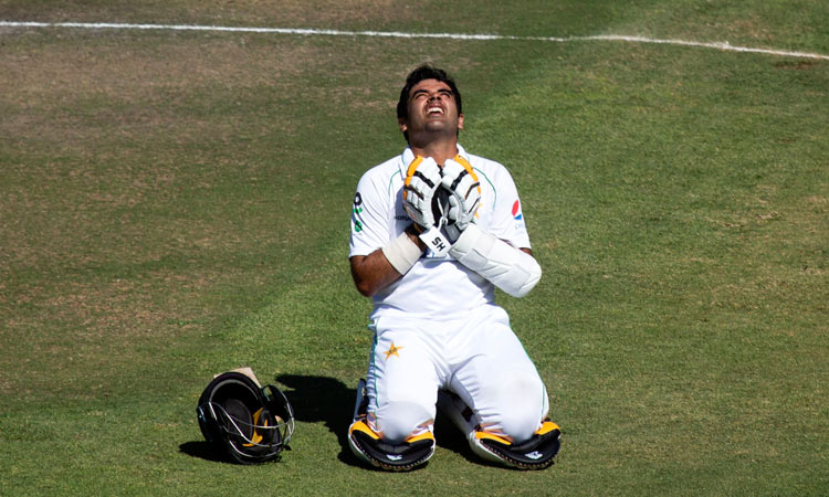 Abid hits double century as Pakistan show Zimbabwe 'how to play cricket'