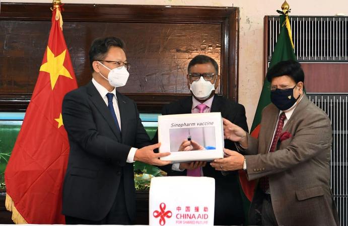 China hands over 5 lakh doses Covid-19 vaccine as gift