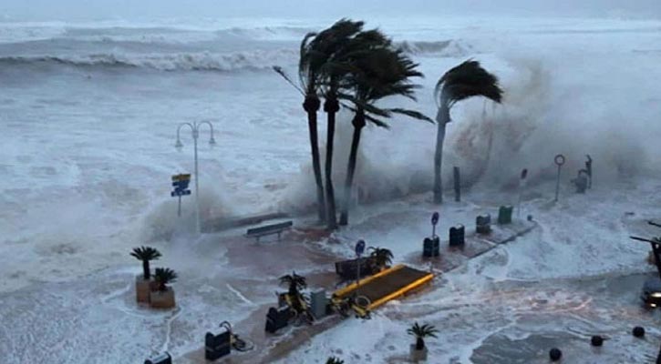 Cyclone Tauktae: 2 killed in Kerala, 4 in Karnataka as storm intensifies; Rains lash Goa, Mumbai on alert