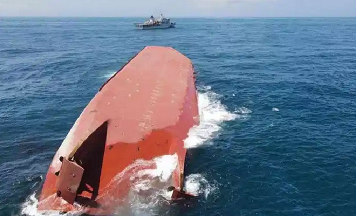 Chinese sand dredger capsizes in Taiwan Strait: 1 dead, 3 missing 