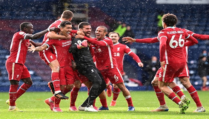 Goalkeeper to goalscorer as Alisson rescues Liverpool, Tottenham up to sixth