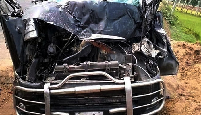 3 killed as microbus hits covered van in Tangail