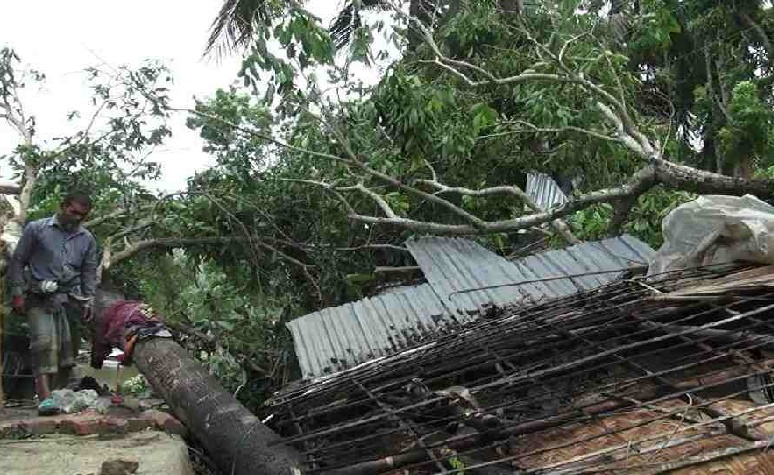 3 injured, 50 houses destroyed in storm ahead of Yaas in Jhenaidah
