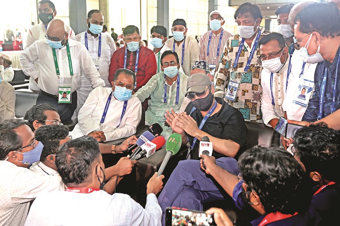 Bashundhara MD Sayem Sobhan Anvir becomes first director of the 30-member board of Sk Russel 