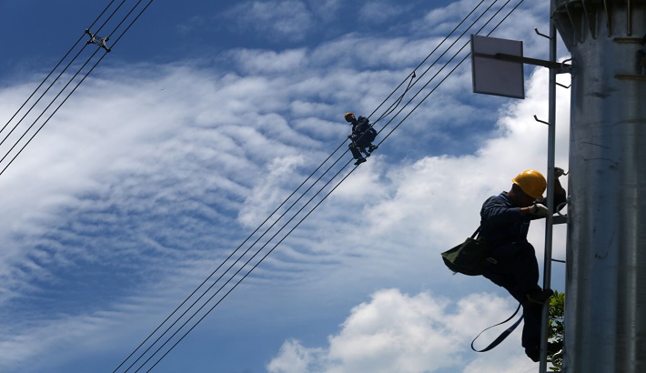 China's Guangdong orders factories cut power use as hot weather strains grid