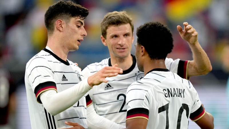 Mueller on the mark as Germany thrash Latvia