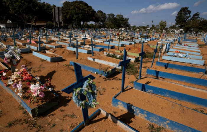 Third pandemic wave hits as Brazil surpasses half million covid deaths