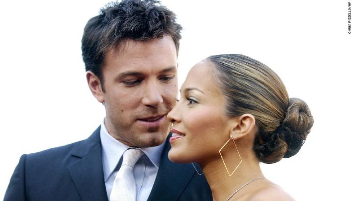 Looks like Jennifer Lopez and Ben Affleck have made it Instagram official