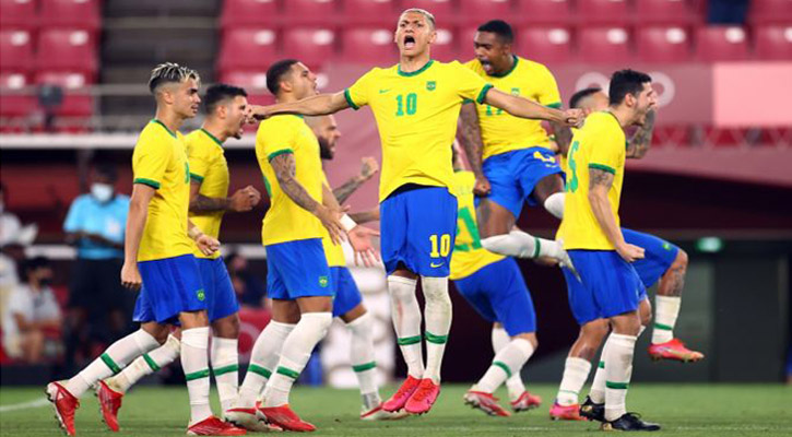 Olympics Football: Brazil beat Mexico to reach final
