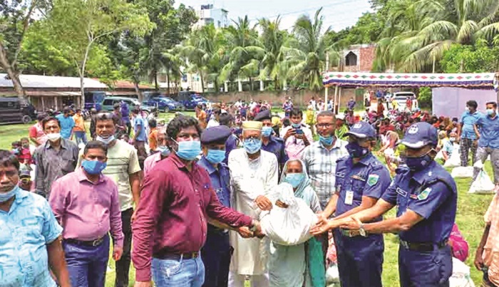 Bashundhara Group’s relief brings smiles to helpless people in Naogaon  