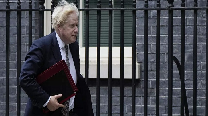 UK government blasted over Afghan exit as hundreds left behind