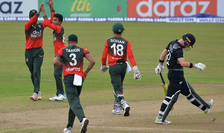 New Zealand set Bangladesh to chase 162 to win