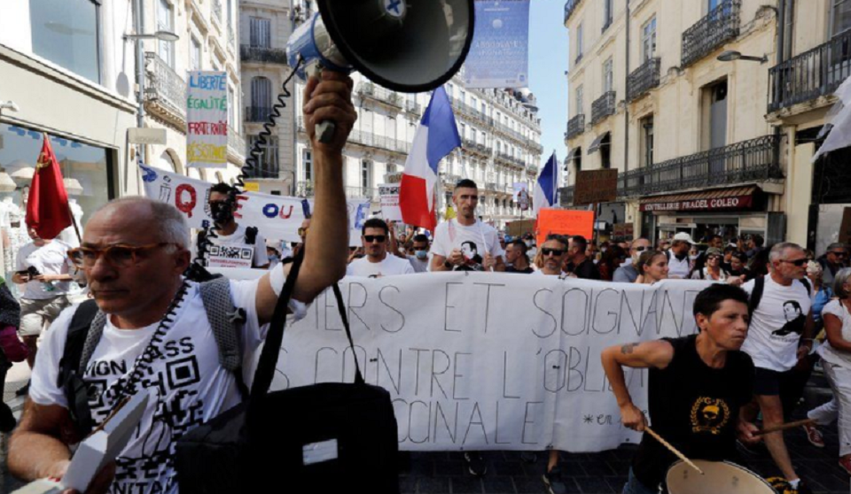 Covid-19: France suspends 3,000 unvaccinated health workers