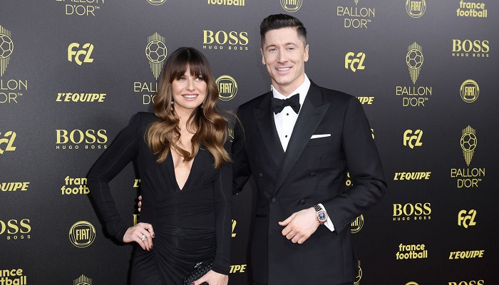 Lewandowski thanks 'great support' of wife as he collects Golden Shoe