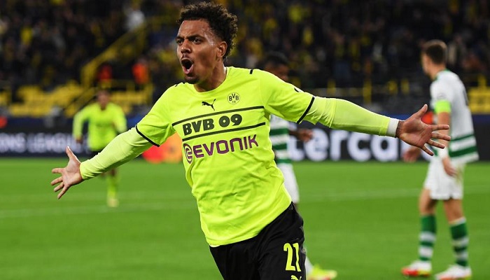 Malen claims first Dortmund goal to seal win over Sporting