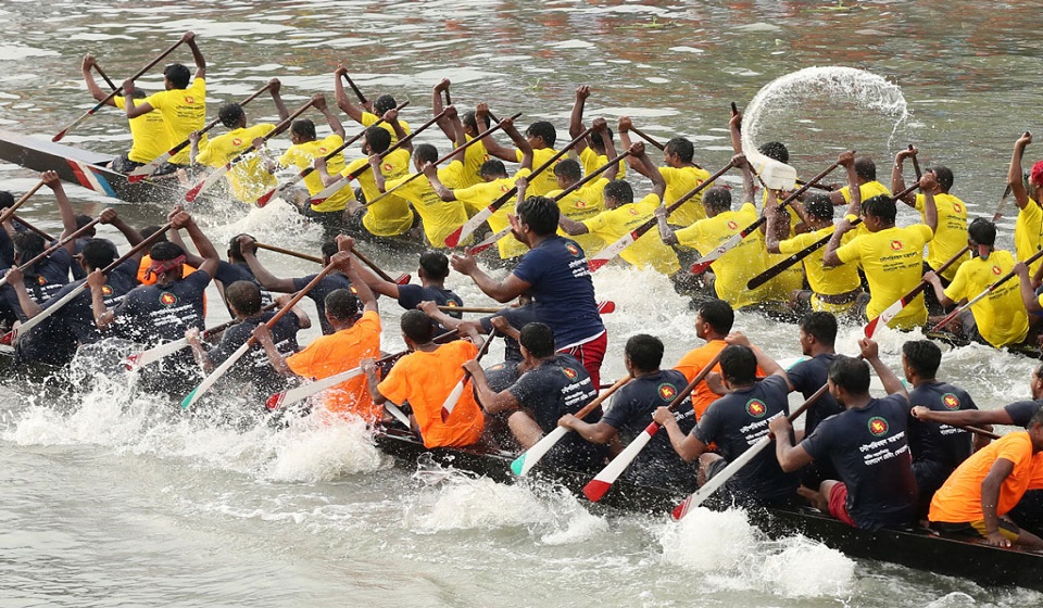 Boat race in Buriganga marks Hasina's birthday
