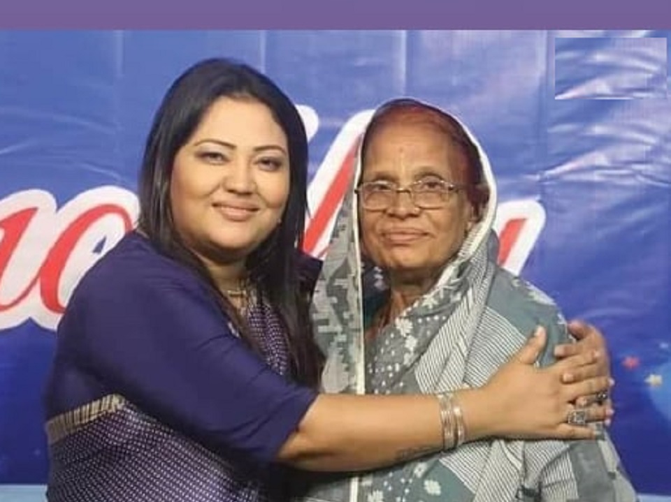 Singer Momtaz’s mother dies