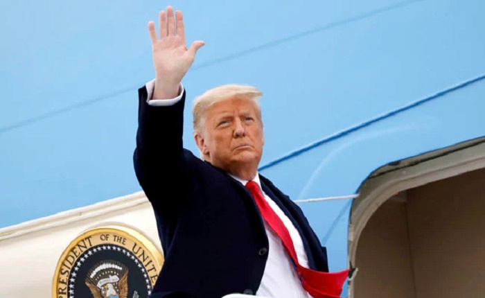 Trump asks court to get him back on Twitter