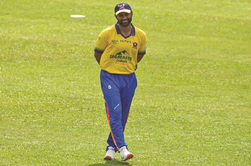 Tamim returns home with finger injury