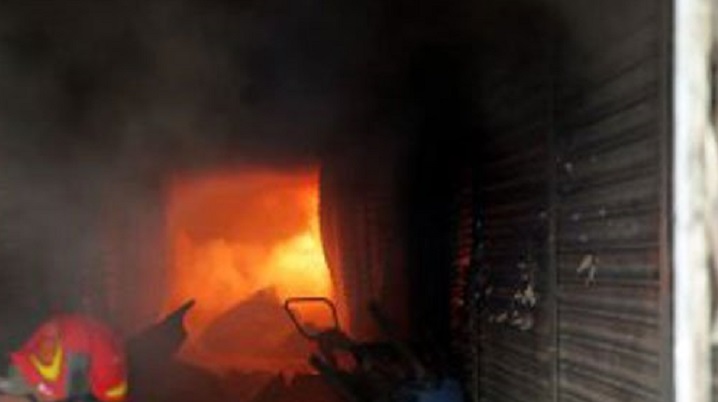 Fire at chemical shop in Bangshal