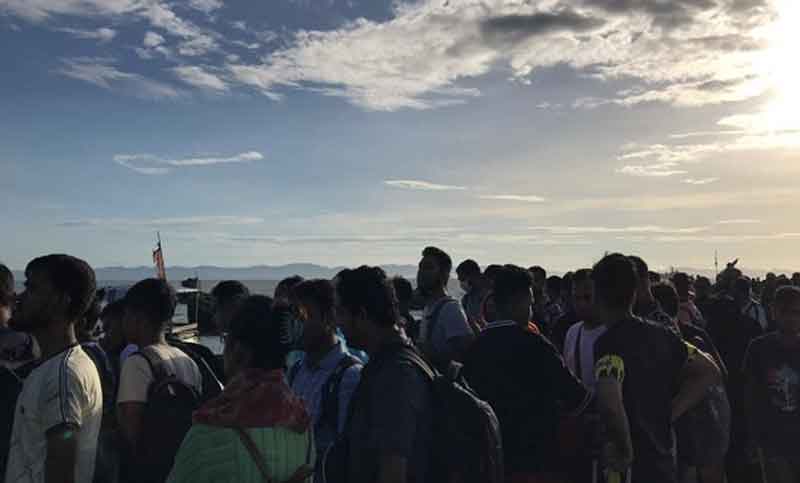 Stranded tourists return to Teknaf safely