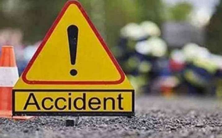 6 killed in road crashes in 3 districts