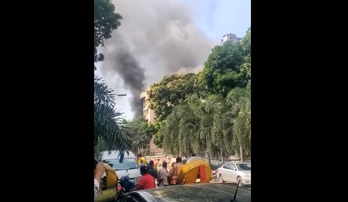 Residential building near Gulshan Pink City catches fire 