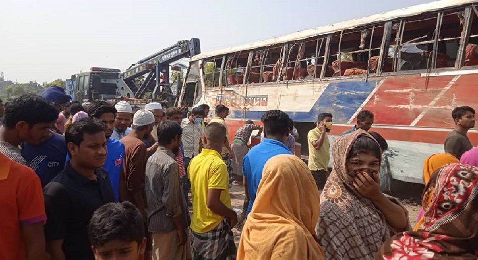 2 killed as bus overturns in Gazipur
