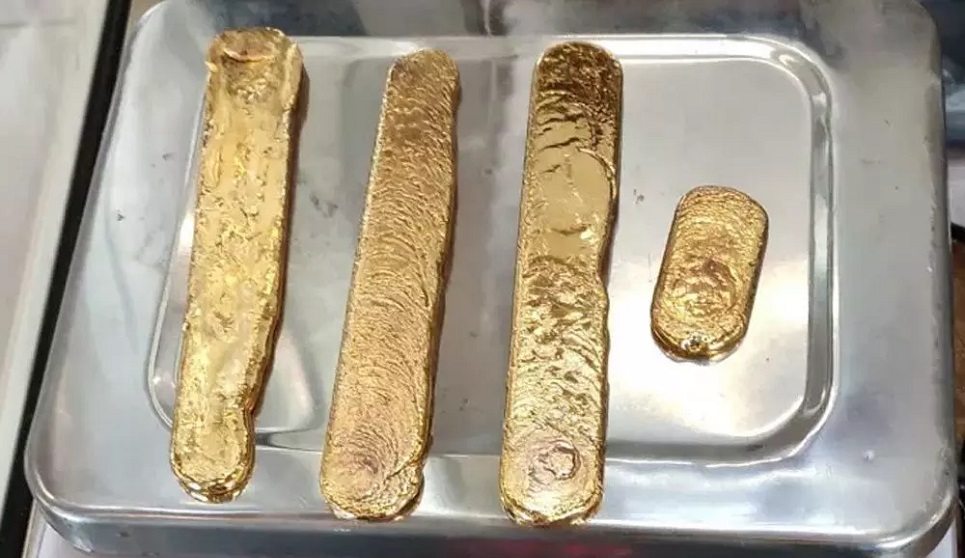 Two passengers held with 4 kg gold paste at Dhaka airport