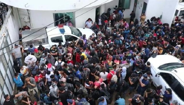 37 Bangladeshis among 600 migrants traveling in two trailers rescued in Mexico