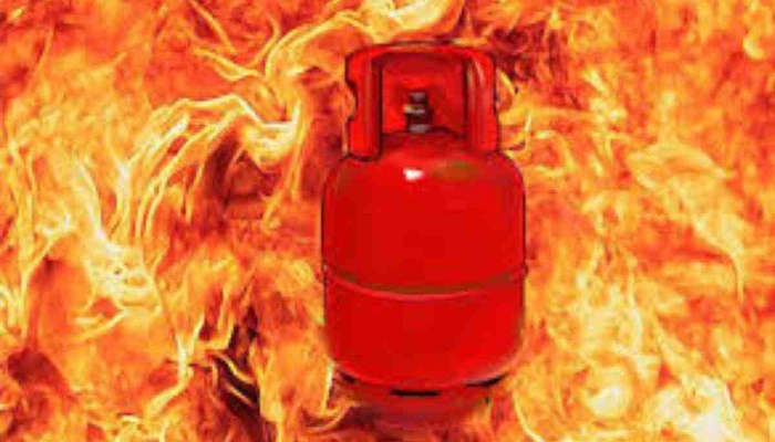 4 burned in N’ganj as gas cylinder leak causes fire