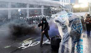 Clashes erupt at Brussels protest against Covid rules