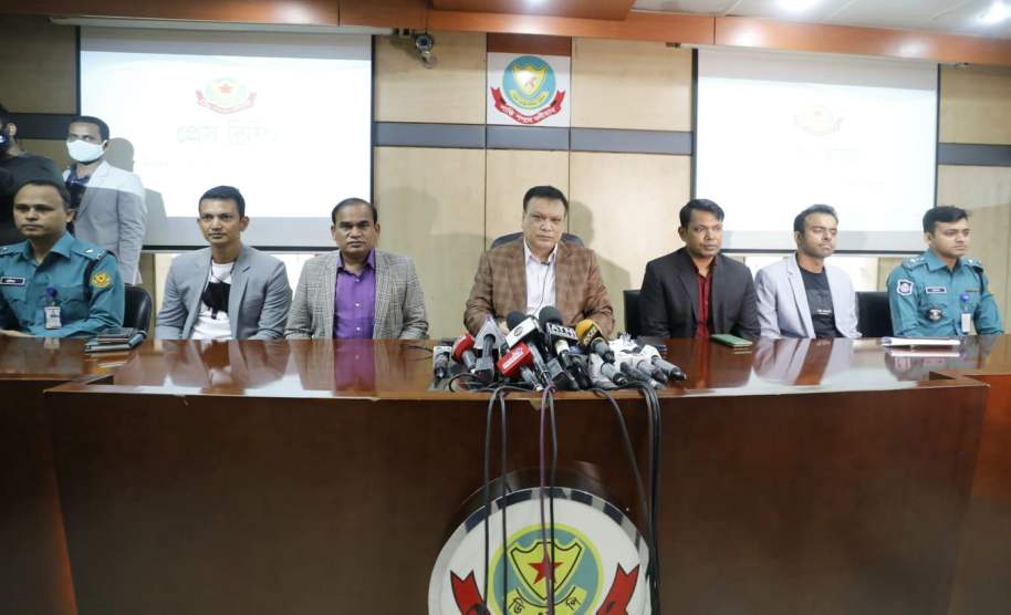 Robbery in Karnaphuli Garden City: 3 arrested, 221 bhories of gold recovered