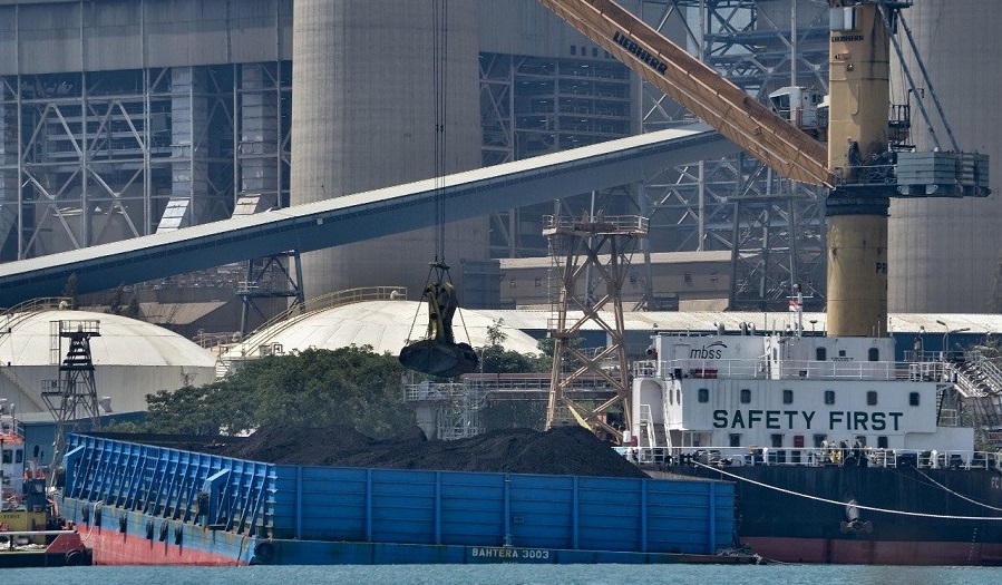 Philippines calls on Indonesia to end coal ban